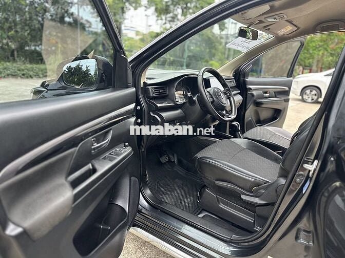 Suzuki XL7 2022 màu đen, số tự động