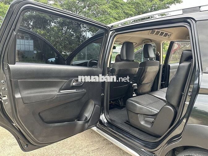 Suzuki XL7 2022 màu đen, số tự động