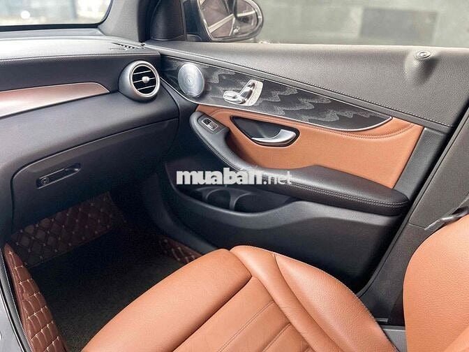 Mercedes Benz GLC Class 2018 300 4MATIC AT