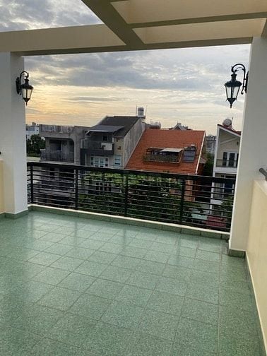 Nhà mới, mặt tiền ngõ hẻm, hẻm 2 xe hơi