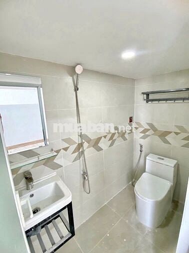 Phòng mới xây rộng rãi cửa sổ trời siêu thoáng ngay ngã tư Gò Mây