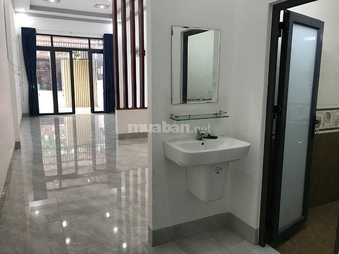 Cho thuê nhà mặt tiền 275 Y Moan,BMT