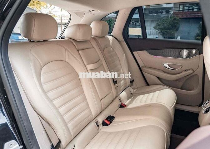 GLC200 4Matic Sx 2020 . Đen - Kem . Giá : 1ty1xxtr