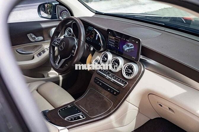 GLC200 4Matic Sx 2020 . Đen - Kem . Giá : 1ty1xxtr