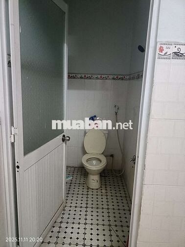 Cho thuê nhà nguyên hẻm nhựa 5m.