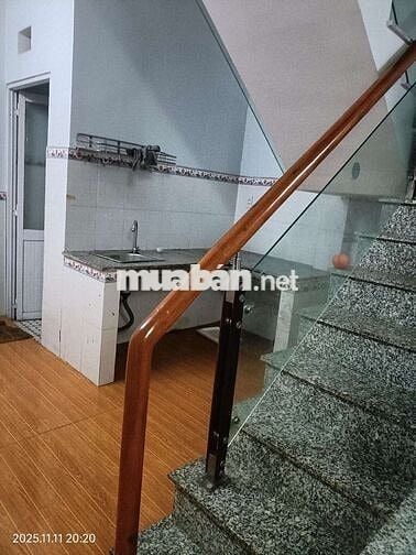 Cho thuê nhà nguyên hẻm nhựa 5m.