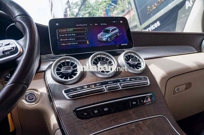 GLC200 4Matic Sx 2020 . Đen - Kem . Giá : 1ty1xxtr