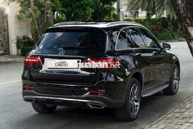 GLC300 4Matic Sx 2017 . Đen - Kem . Giá : 8xxtr