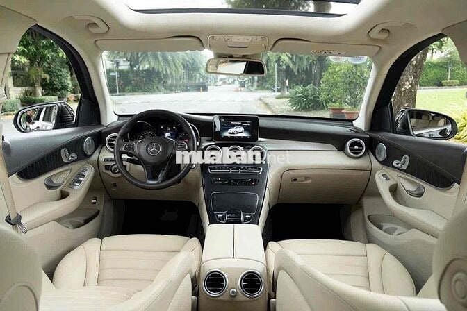 GLC300 4Matic Sx 2017 . Đen - Kem . Giá : 8xxtr