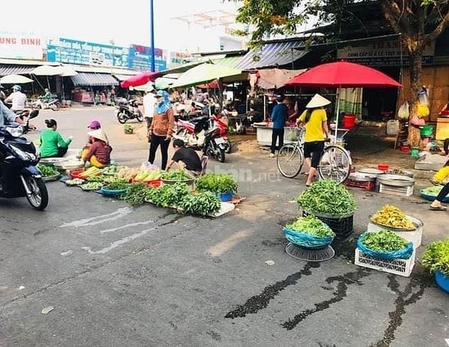CÔ HỒNG BÁN NHÀ CHẠY THẬN GẤP 195TR.(NHÀ NÁT C4)