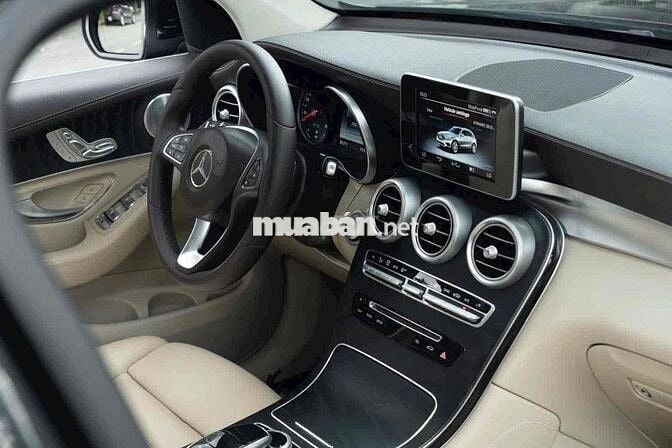 GLC300 4Matic Sx 2017 . Đen - Kem . Giá : 8xxtr