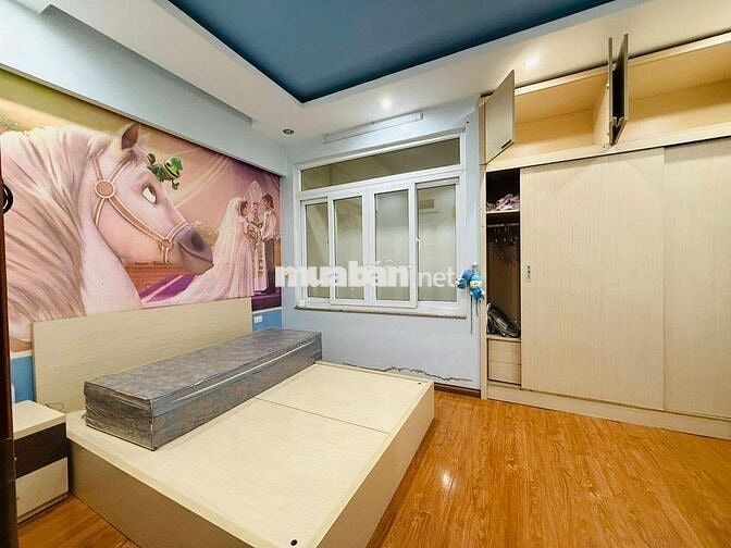 Giáp Bát phân lô 35m x 5 tầng, oto đỗ cửa, sẵn nội thất, đất siêu lộc!