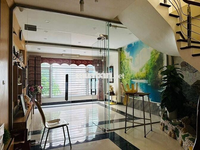 Giáp Bát phân lô 35m x 5 tầng, oto đỗ cửa, sẵn nội thất, đất siêu lộc!