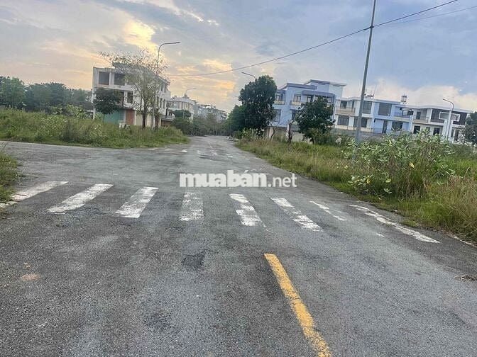 cần bán lô đất đường 21m hai mặt tiền