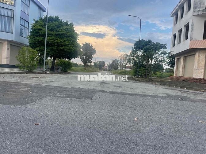 cần bán lô đất đường 21m hai mặt tiền