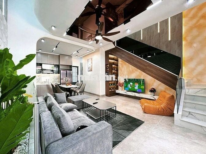 CHO THUÊ NHÀ NGUYÊN CĂN 3PN 4WC GẦN BIỂN, GẦN TRƯỜNG HỌC