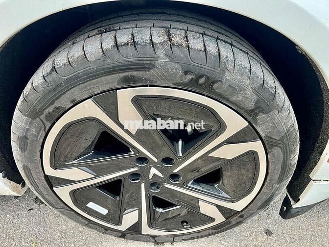 VF9 2023 Plus 6 ghế trần kính MUA PIN SDI