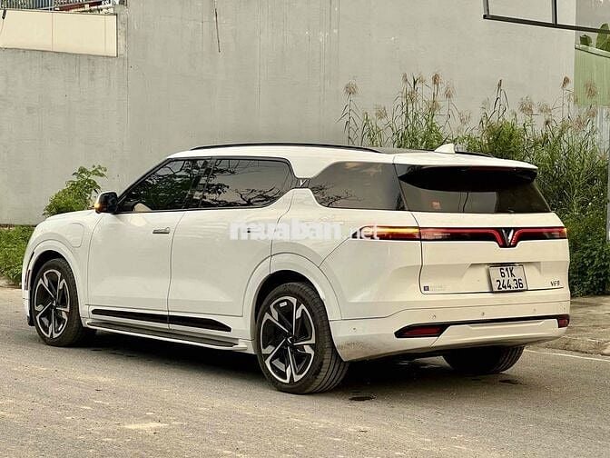 VF9 2023 Plus 6 ghế trần kính MUA PIN SDI