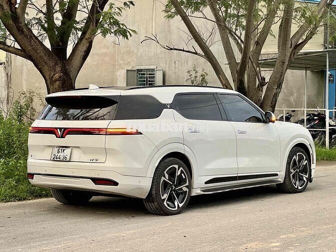 VF9 2023 Plus 6 ghế trần kính MUA PIN SDI