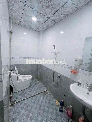 Cho thuê nhà sạch sẽ (1PN,có 1c máy lạnh), ngay Đền Thánh Martin,