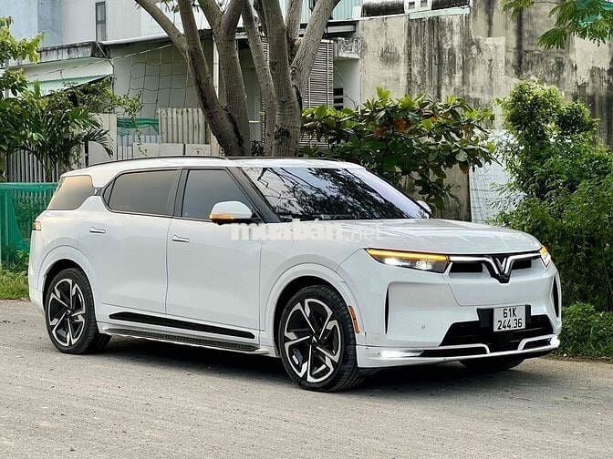 VF9 2023 Plus 6 ghế trần kính MUA PIN SDI