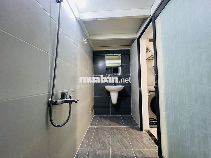 Duplex tiện nghi full nội thất ngay cạnh phố ẩm thực Phan Xích Long