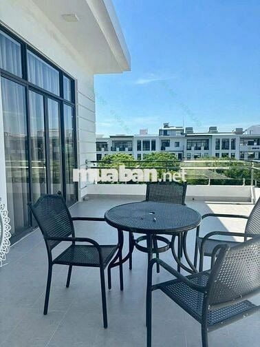 CĂN HỘ 3PN 3WC 100M2 NGAY BIỂN FULL NỘI THẤT BAN CỒNG RỘNG