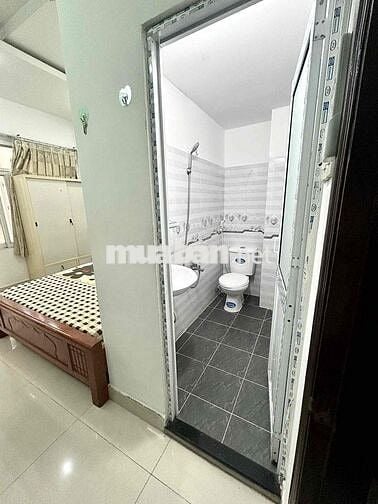 Studio full nội thất ban công siêu thoáng  nằm ngay mặt đường cầu nvc