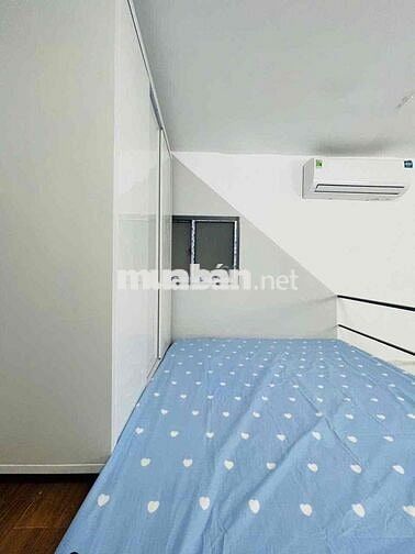 Duplex full nội thất siêu đẹp nằm gần cầu nguyên văn cừ quận 1