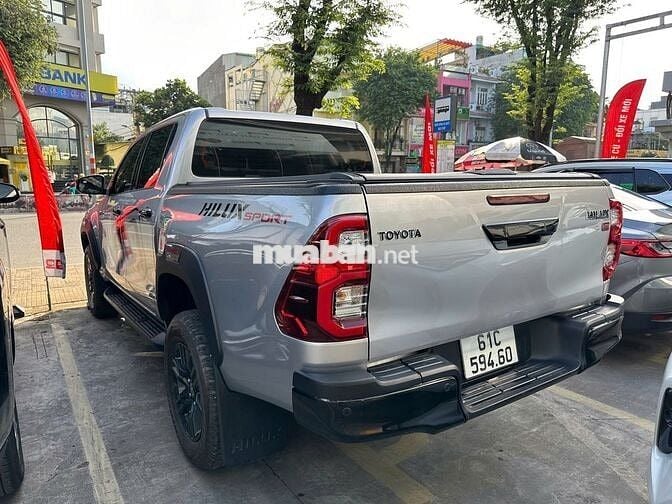 Toyota Hilux 2024 2.4 4x2 AT, xe như mới