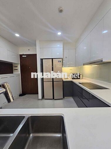 Căn hộ view hồ bơi cần tìm chủ mới