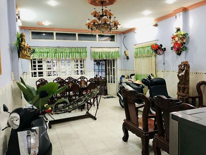 BÁN GẤP NHÀ MẶT TIỀN KINH DOANH SẦM UẤT