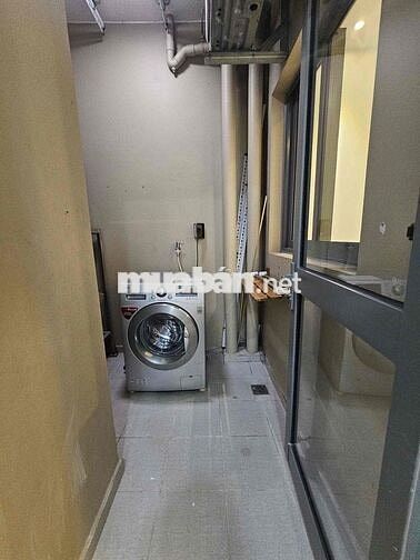 Căn hộ view hồ bơi cần tìm chủ mới