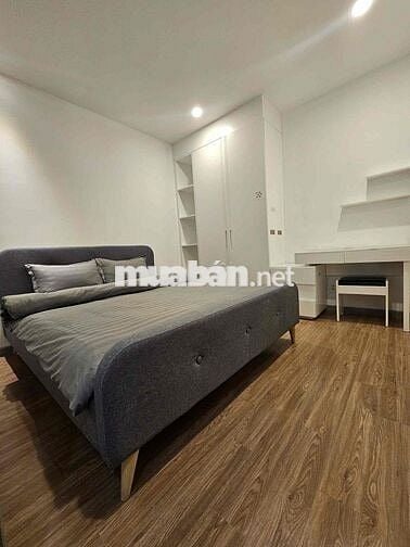 Căn hộ view hồ bơi cần tìm chủ mới