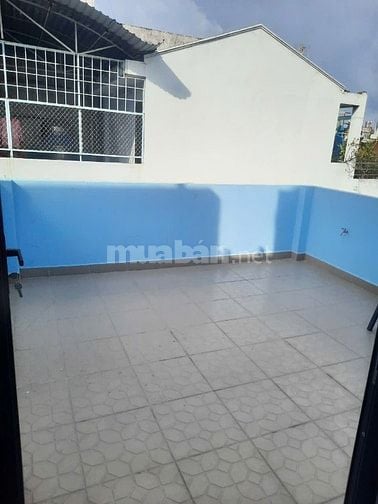 Cho thuê nhà mặt tiền CMT8 Q3 giá 3.x (thương lượng)