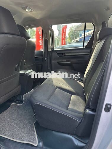 Toyota Hilux 2024 2.4 4x2 AT, xe như mới