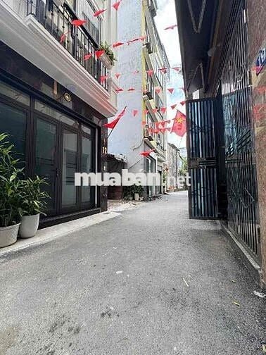 Nhà đẹp trung tâm Thạch Bàn cạnh Uỷ Ban Phường . Aeon cầu Vĩnh Tuy