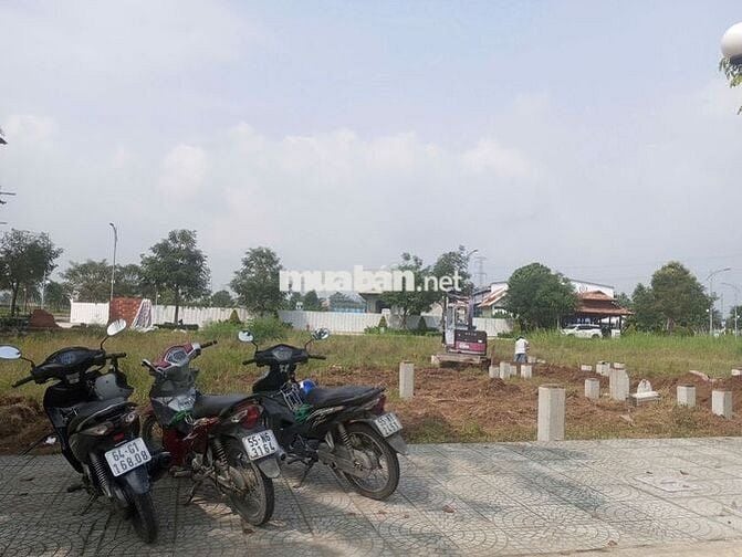 ĐẤT MT NHỰA 14m ĐÃ CÓ SỔ HỒNG RIÊNG ,GIÁ  950TR/90M,NGAY CẦU BÌNH ĐIỀN