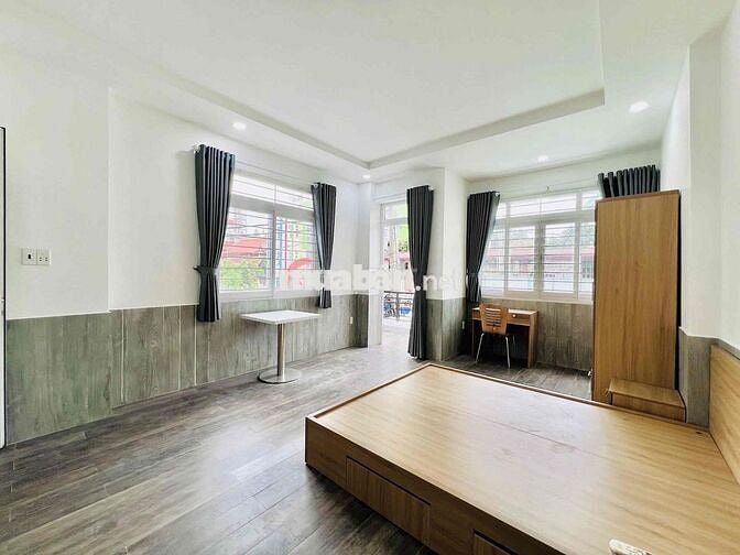 Studio ban công ngay Hutech khu U