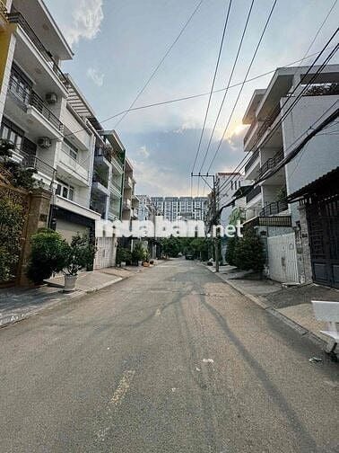 DÃY TRỌ C4. 137M2 CHỈ HƠN 50TR/M2. HXH 6M XÂY 6 TẦNG. GẦN CHỢ THẠCH ĐÀ