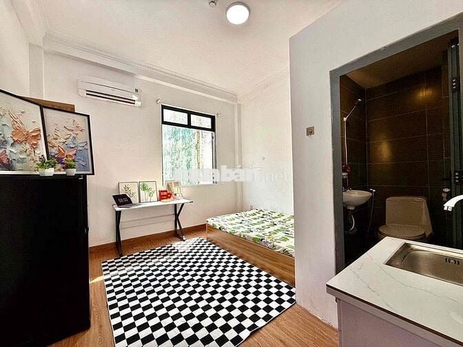 Trống lại siêu phẩm căn hộ dịch vụ cửa sổ trời đi bộ qua ĐH Văn Lang