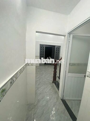 NHÀ SẠCH SẼ, DT 4*12M,2PN,2WC, GÁC ĐÚC LỮNG, cổng rào, sân