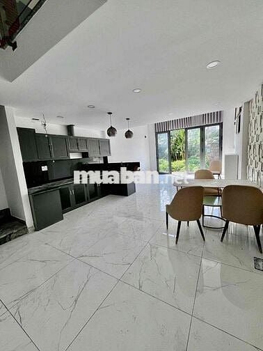 Bán nhà hẻm nhựa 8m 5 tầng thích hợp làm văn phòng ngay khu Nam Long