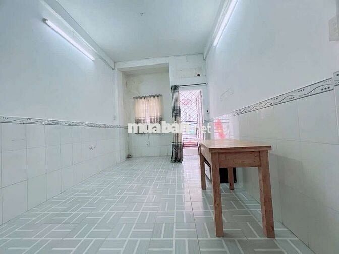 NHÀ HIẾM, CĂN GÓC 2 MT,3 TẦNG 3PN, HẺM RỘNG 4M -  P.XÓM CHIẾU Q4