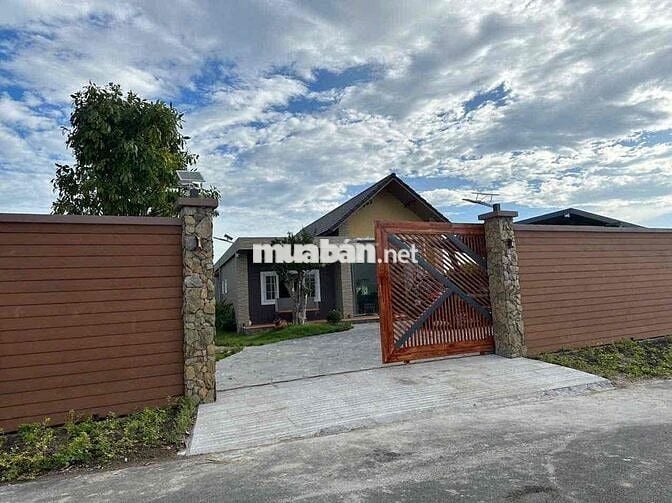 villa Bà rịa - VT,852m2,thổ cư 260m2,full nội thất,mới đẹp,giá 10tỷ TL