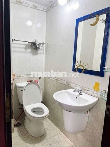 Nhà MT Đs 4 p11 gv cũ 3.2x12m 2lầu 3pn 2wc. Gần công viên Làng Hoa