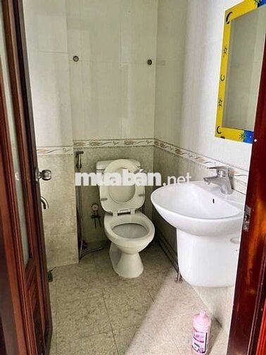 Nhà MT Đs 4 p11 gv cũ 3.2x12m 2lầu 3pn 2wc. Gần công viên Làng Hoa