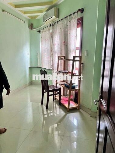 Nhà MT Đs 4 p11 gv cũ 3.2x12m 2lầu 3pn 2wc. Gần công viên Làng Hoa