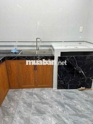 Nhà MTKD Thạch Lam. DT:4m X 18m. kết cấu nhà cấp 4 mới sạch sẽ 1WC