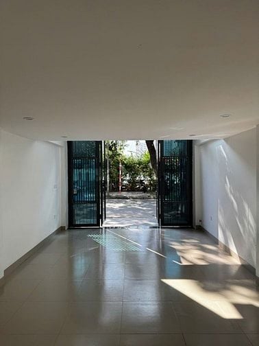 BÁN NHÀ MỚI XÂY 5 TẦNG - MẶT HỒ ĐIỀU HOÀ - KHU PHÂN LÔ NGÕ TÂY TRÀ